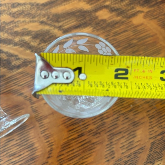 Elegant Clear etched Glass Wine Goblets Set - Picture 4 of 5